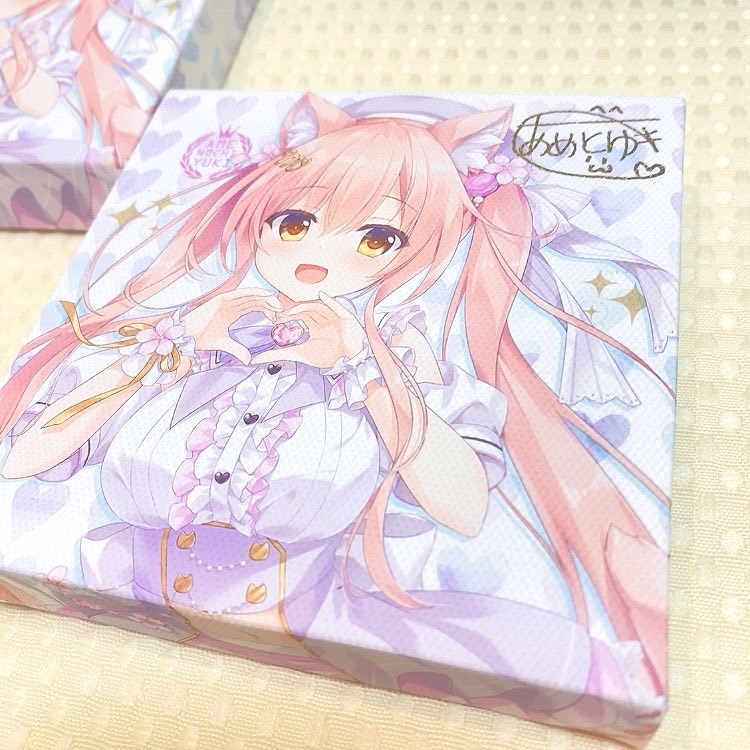 「明日の先着プレゼントマカロンさんミニキャンバスの実物です 側面にも印刷があって立」|あめとゆき❄のイラスト