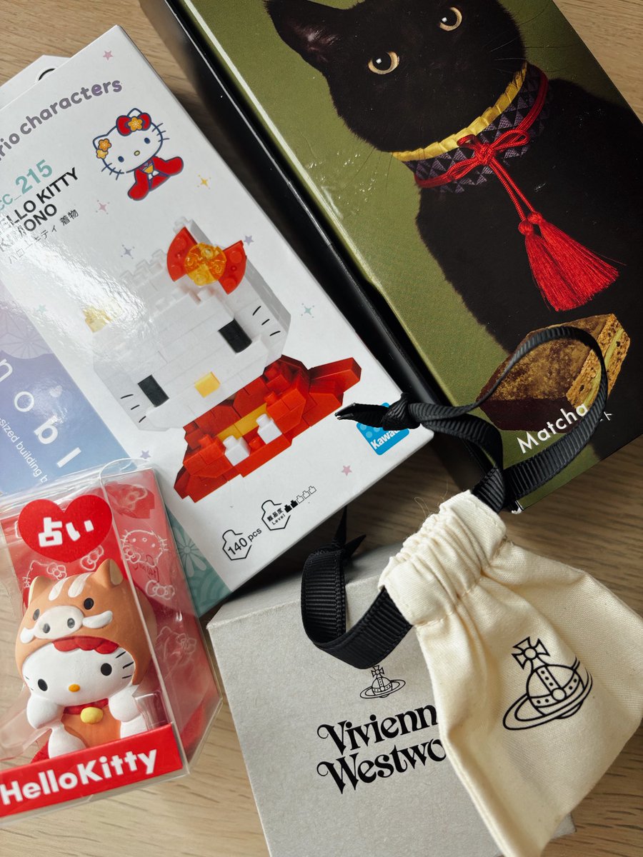 nnsodium's tweet photo. Me in a nutshell (lovely trinkets from khar minus the countless egg tarts (disappearing fast)) ❤️‍🩹 https://t.co/x6ysFLQgKw