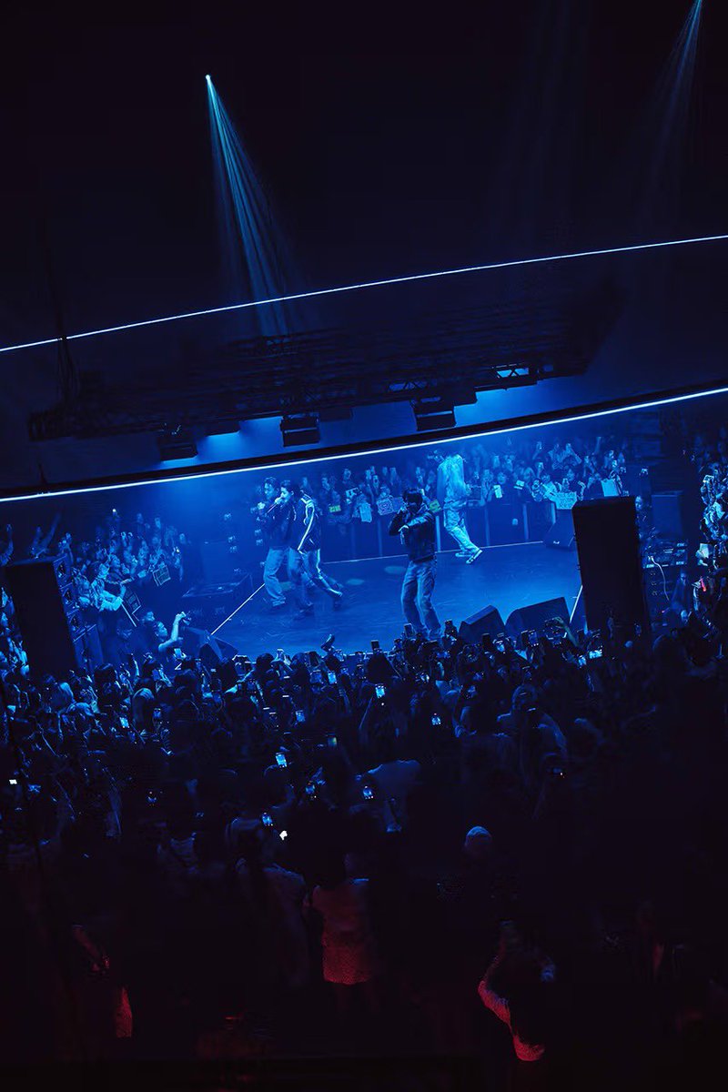 iohyvl's tweet photo. Diesel, Osaka : Taking a step back to capture the full energy of the night. https://t.co/1dlrEQ9zdO