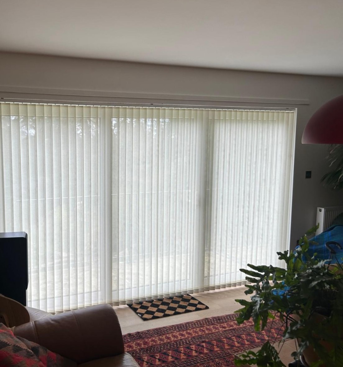 CooksBlinds's tweet photo. Our team recently fitted this sleek vertical blind in Voile Cream, featuring 89mm louvres &amp; a white side-cord operated headrail. A simple upgrade that makes a big difference to both style &amp; light control.
#CooksBlinds #VerticalBlinds #UKBlinds #LivingRoom #InteriorBlinds #Blinds https://t.co/rU6cDRKF5m