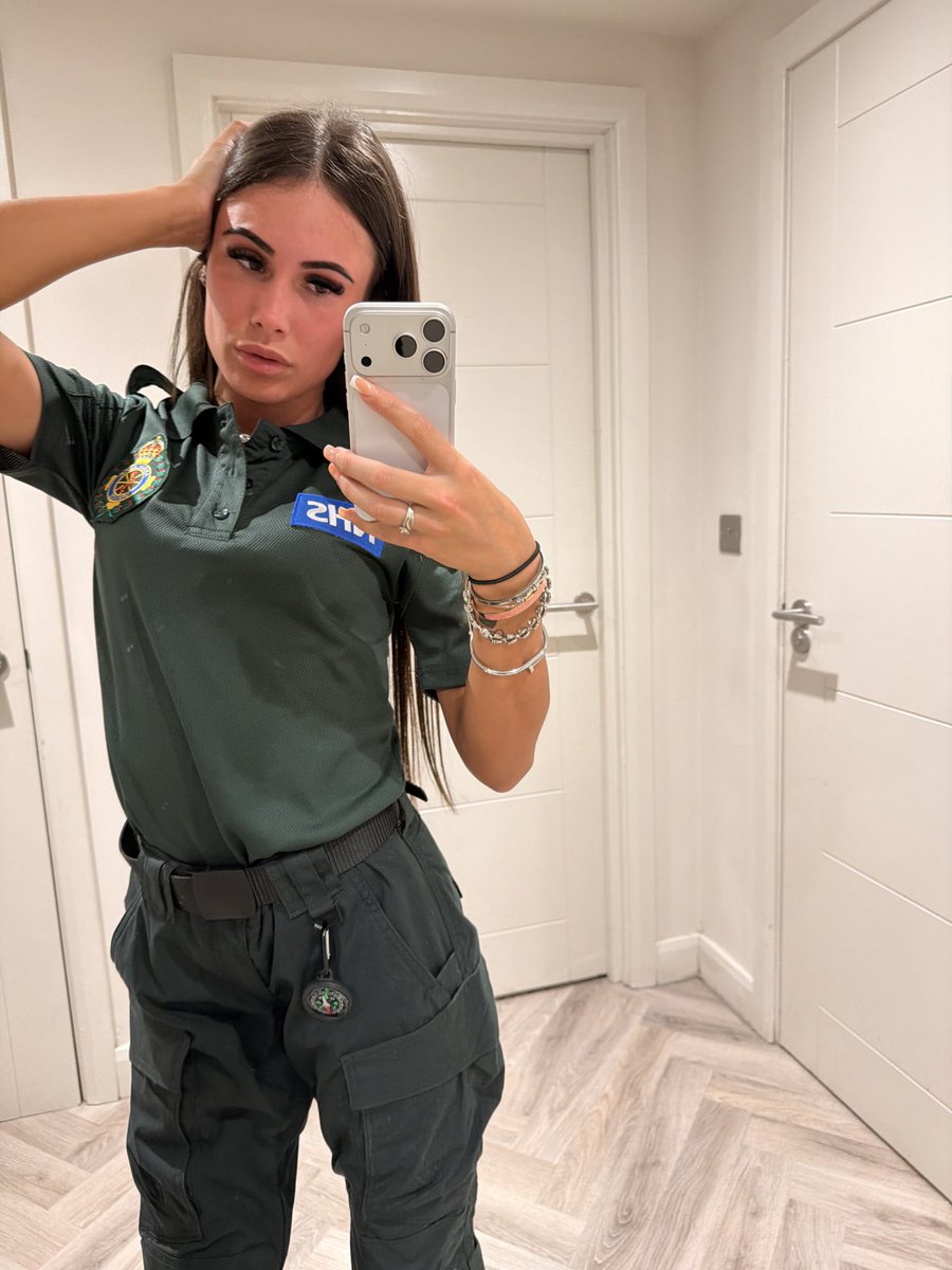 Chlomedic's tweet photo. When you get a quick selfie in a patients house 🤭 https://t.co/4lHL7zdQ7t