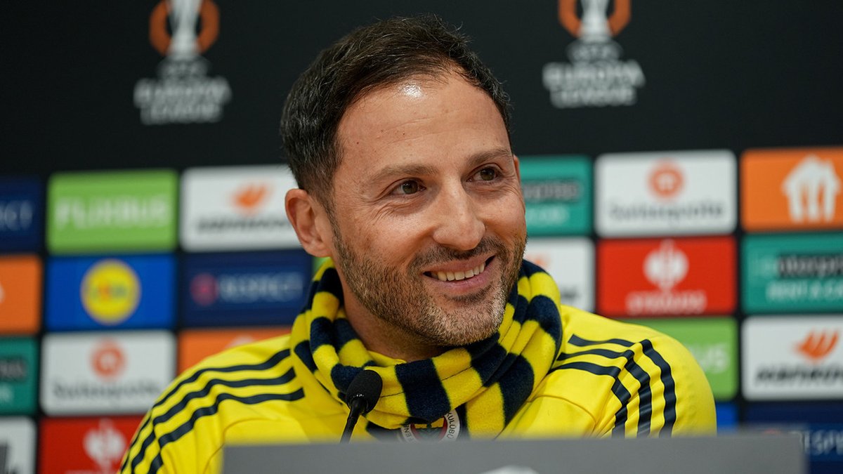 Nurten76's tweet photo. Fenerbahçeli,
Artık kabullenmek yok,
Çalınan bizim umutlarımız,
Çalınan bizim mutluluğumuz,
Ölümüne Tedesco.
Gitmemesi için herşeyi yapın.
#HocamızıAlamazsınız
#TedescoKalsınHepinizGidin https://t.co/TeIkHl18Iv