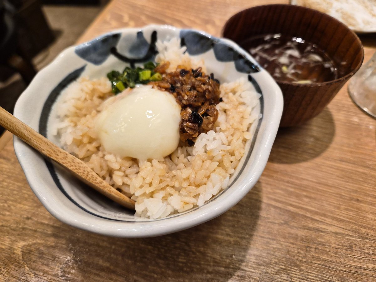 今週もおつかれさまでした♪
無事に連休突入したので、ダンダダンさんの餃子で晩酌🍺🥟
流石に連休前は混んでるから、オーダー通り遅いのは分かるけど、焼き餃子今までで1番美味しくなかったなぁ🥺
これから連休忙しいと思うけど頑張ってください👍