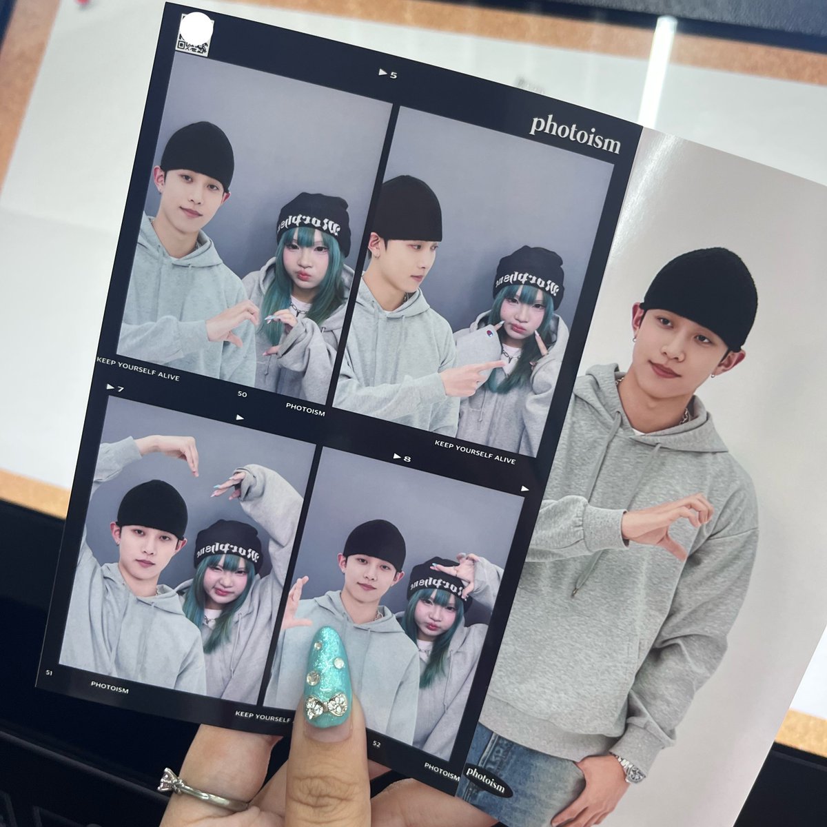 메리 tweet media