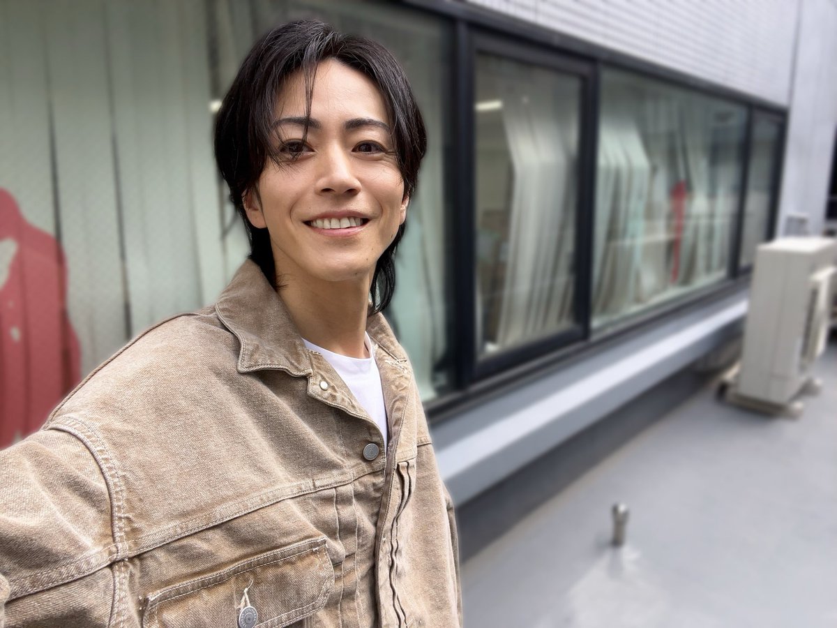 先日は佐藤永典ラジオ「30分一本勝負」
公開収録ご来場ありがとうございました！

ラジオは5月上旬頃だそう、聴いてね✨

そして、
明日20:00〜生配信します！
前半はどなたでもご視聴できます。
舞台の振り返りもするのでよろしければ😌

ご視聴は配信始まったらXにリンク投稿されるのでそちらから👉