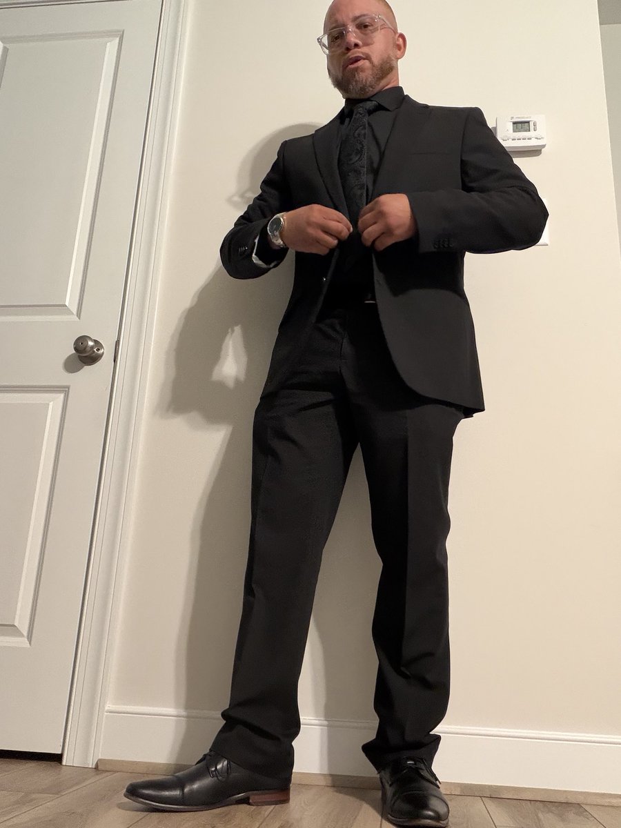 qsilver77's tweet photo. All black… https://t.co/7SNuNPw59L