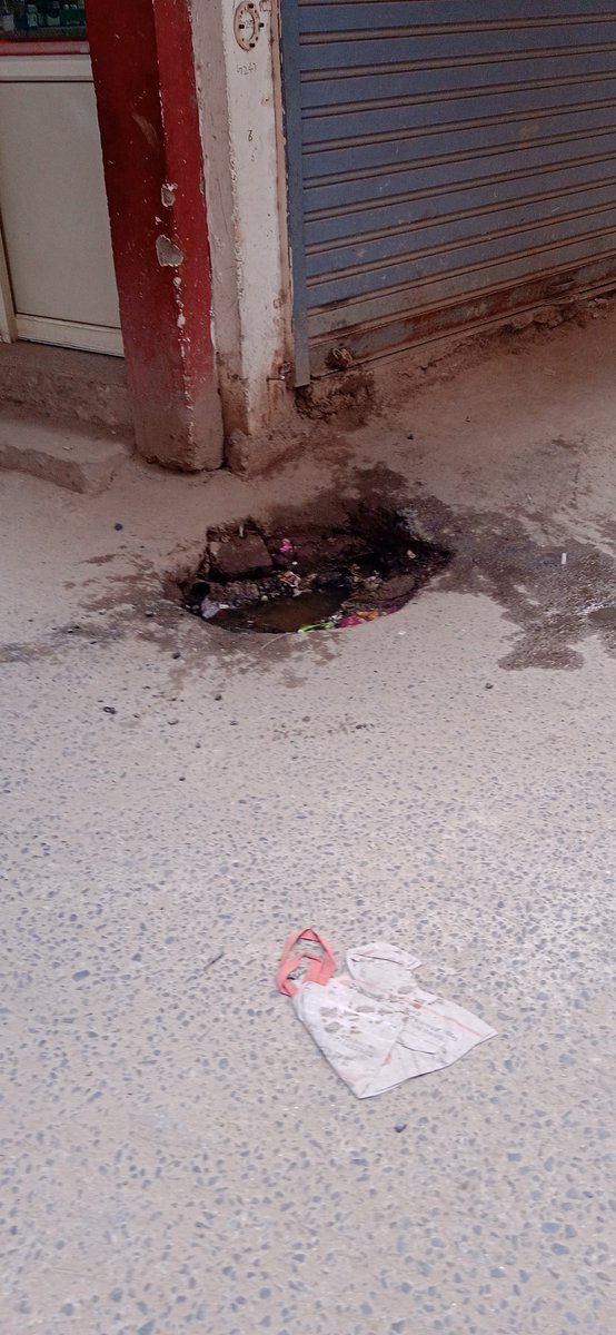 dheeren2009's tweet photo. Due to ongoing construction of IGNOU metro, entire traffic is being diverted to Transformer wali gali. Potholes r nightmare for the motorists as wheel gets stuck. Pic attached. Location T point Transformer wali gali. Near old Cotton factory @MCD_Delhi @cm https://t.co/RnFd4bdxze