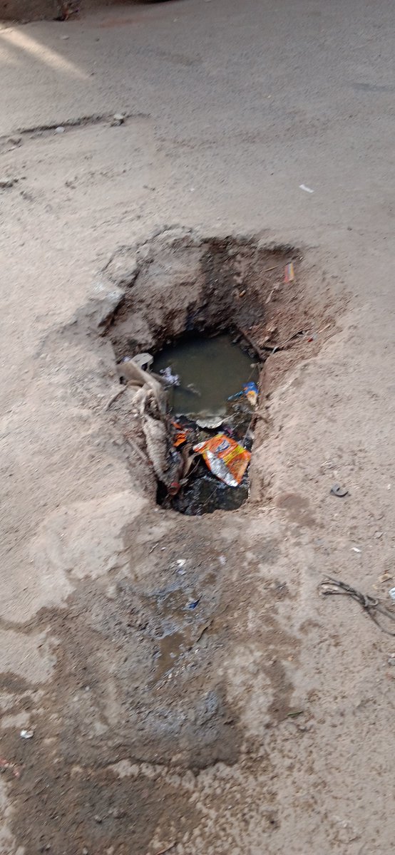 dheeren2009's tweet photo. Due to ongoing construction of IGNOU metro, entire traffic is being diverted to Transformer wali gali. Potholes r nightmare for the motorists as wheel gets stuck. Pic attached. Location T point Transformer wali gali. Near old Cotton factory @MCD_Delhi @cm https://t.co/RnFd4bdxze