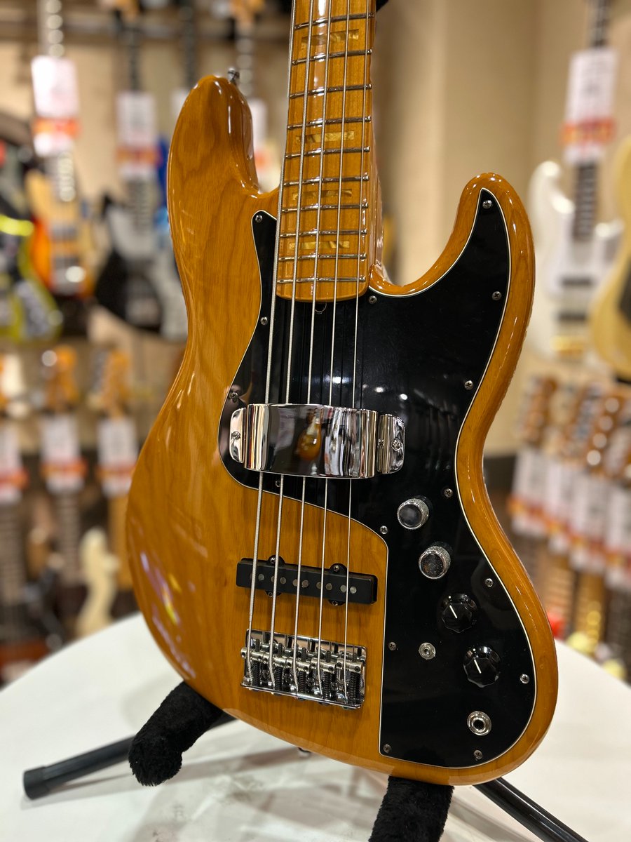 1484ssbs's tweet image. 【中古】Fender USA / Marcus Miller Jazz Bass V Aged Natural

マーカス・ミラーモデルの5弦ジャズベが入荷しました！！！

ボディはアッシュ、7.25Rメイプル指板の70sベースの構成で、ファンキーなプレイを掻き立てるアタック感と出音のスピードが魅力です！！！

#FENDER #BASS