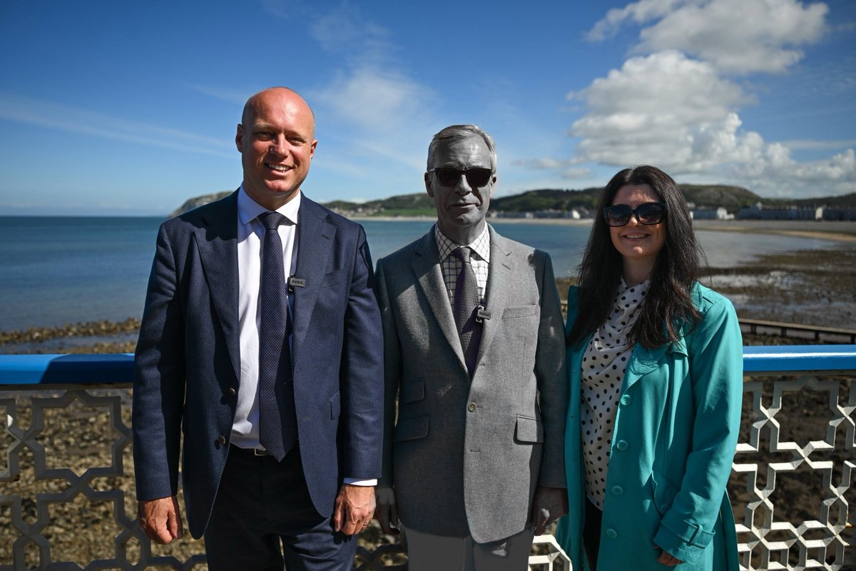 gpchatbot's tweet photo. No 'protesters', and a bus that did not have a current MOT.
These liars are running out of road.
Both Richard Tice and Robert Jenrick face serious charges of dishonesty, and Farage is jollying on the pier in Llandudno.
Don't vote for them on May 7.
They can't be trusted. https://t.co/bGqjH0jOIe