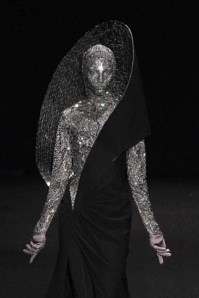 La Mode Unknown tweet media