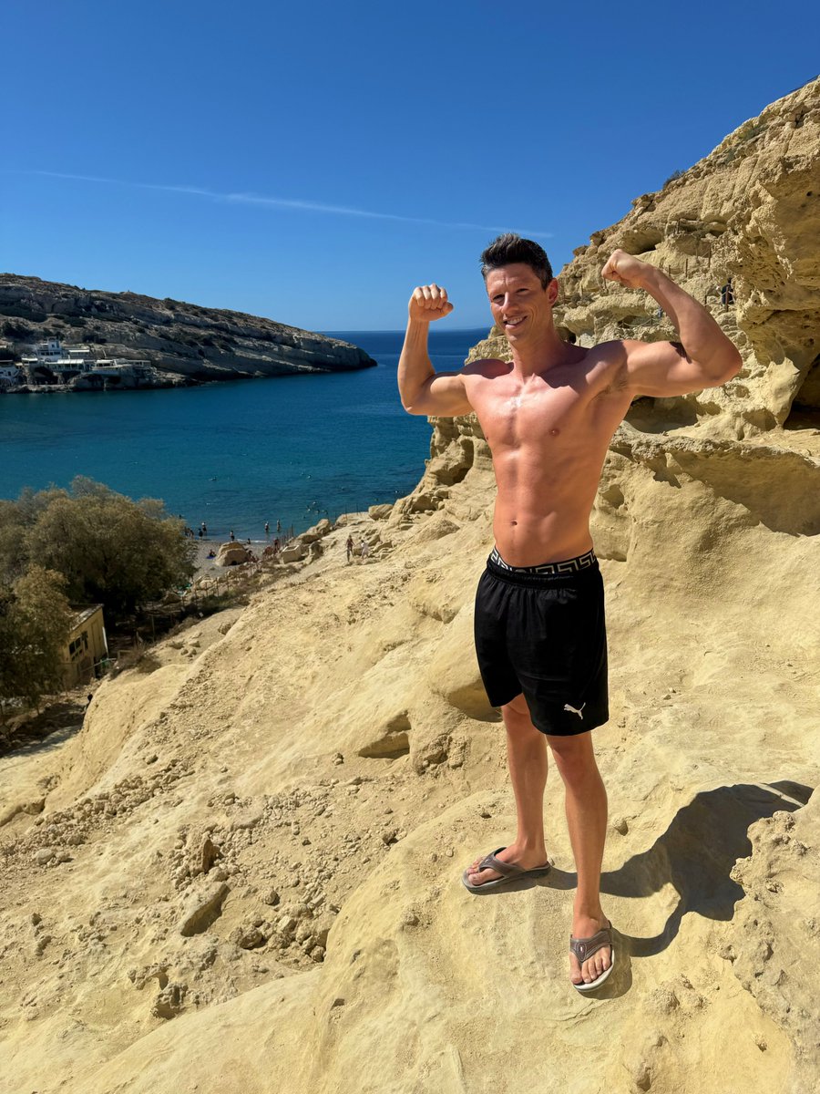 SaschaCologneX's tweet image. Had some photos taken in the rocks. Which pose do you prefer? 😉

#intherocks #muscles #gaymuscles #gayathlete #sixpack