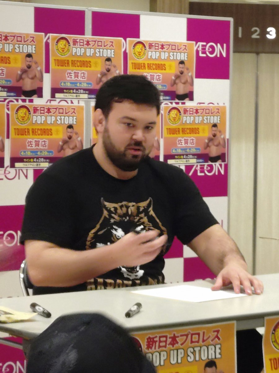 saganfighters's tweet image. イオンモール佐賀大和店
新日本プロレス、ウルフ・アロン選手のサイン会
#新日本プロレス #ウルフ・アロン