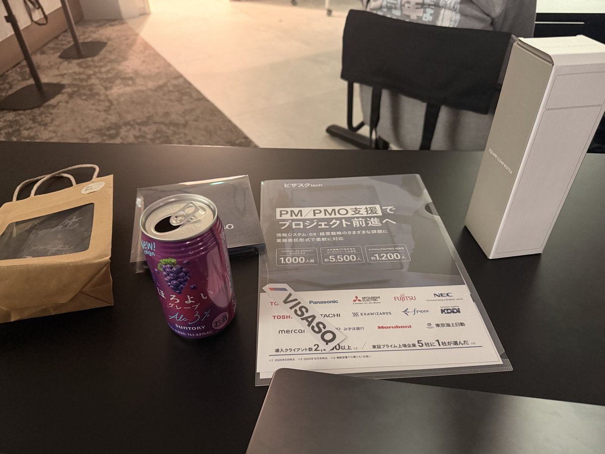 Tebasaki_lab's tweet photo. #QiitaBash クリアボトルとかバッグとかハンドタオルとかが貰えて凄い。しかもこれ、登壇者だけじゃなくて全員。 https://t.co/fKZMp4T34k