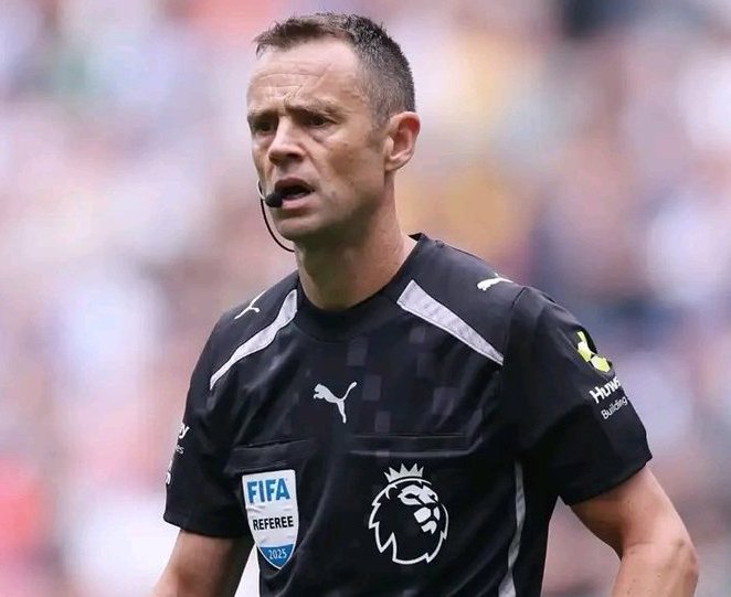 Unitedfans2023's tweet image. Darren England will be the referee for Manchester United vs Liverpool on Sunday 
Stuart Attwell will be on VAR 😠
There are only 3 Premier League games on Sunday so you would think PGMOL could find somebody better than Stuart Attwell to take charge of VAR.
#MUFC #PremierLeague
