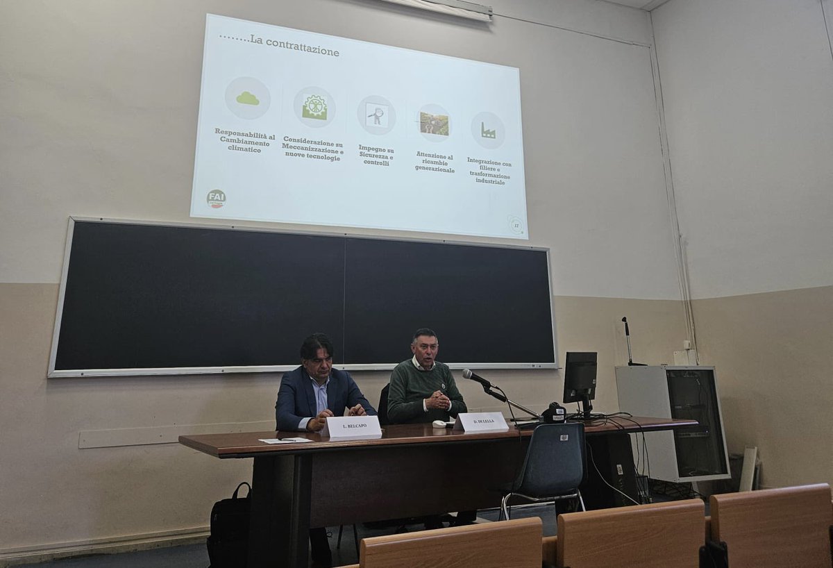 Fai_Cisl_Foggia's tweet photo. Lezione facoltà giurisprudenza UniFg di Donato Di Lella segr.gen.FAI Cisl Foggia: “Risposta straordinaria degli #studenti, interessati ad aspetti non solo economici-giuridici del #comparto #agroalimentare e tutela dei #lavoratori. Bellissima #collaborazione Fai Cisl e Università” https://t.co/jfMwVLPZ9n