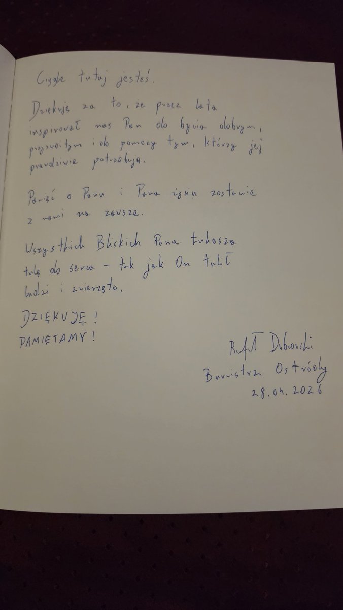 rafdab92's tweet photo. W Zamku w Ostródzie wystawiliśmy księgę kondolencyjną dla Łukasza Litewki.  Jednocześnie ruszyła u nas zbiórka karmy dla zwierząt - myślę, że to forma upamiętnienia, która by mu odpowiadała. A jutro sadzimy drzewo.

Panie Łukaszu - dziękuję. Ciągle tutaj jesteś 🖤
#TeamLitewka https://t.co/qGT4nQU80f