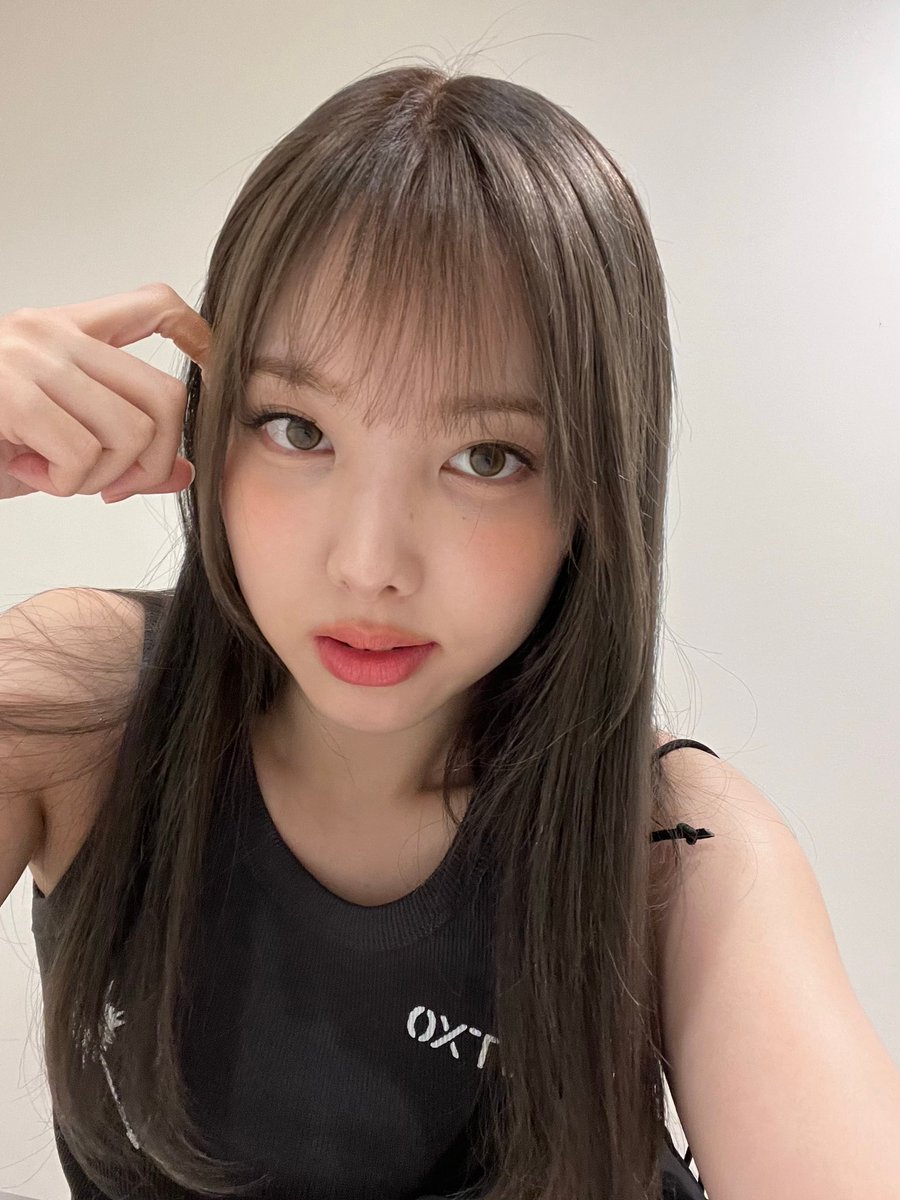 𝐴𝑟𝑖𝑒𝑙 : 1st Year tweet media