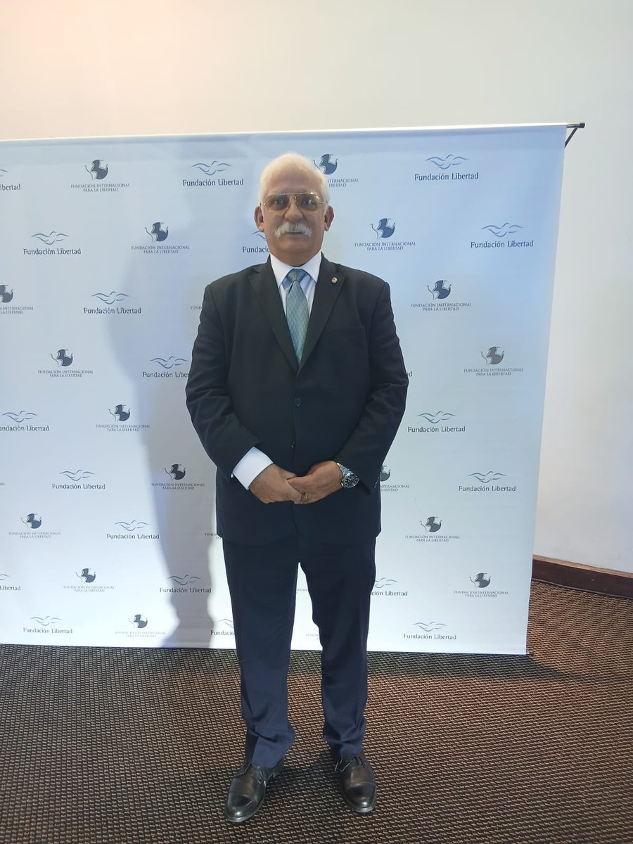 ZapataDiputado's tweet photo. Estuve en la cena anual de la Fundación Libertad.

Fue una gran oportunidad para intercambiar ideas y dialogar con protagonistas clave del proceso de reconstrucción de la Argentina. Entre ellos, Alberto Benegas Lynch (h), un referente indiscutido del pensamiento liberal.

Convencido de que el camino es más libertad, más responsabilidad y un Estado eficiente y al servicio real de los ciudadanos.