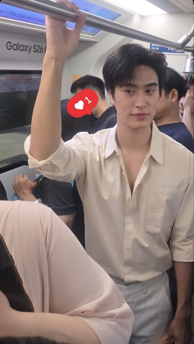 เข้าใจแล้วทำไมคนเจอเจมีไนน์เยอะ วันนี้พาความหล่อไปพบปะประชาชนมาหรอลูก 🤩🤩

#Gemini_NT #เจมีไนน์ <a href="/gemini_ti/">gemini_nt</a>