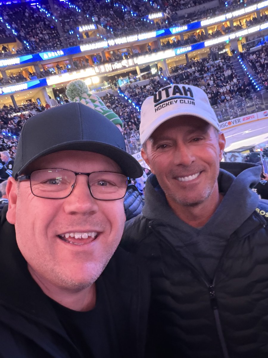 extremesb's tweet image. Great Game in Utah &amp;amp; Real Estate tour for @happybellyfg …Getting seated beside @mweirsy was not on my bingo card…but he was a class act and I was lucky to meet a sports legend from Canada… #Masters #Champ #PGA #MikeWeir 💚⛳️ $HBFG $HBFGF $HBFG.C