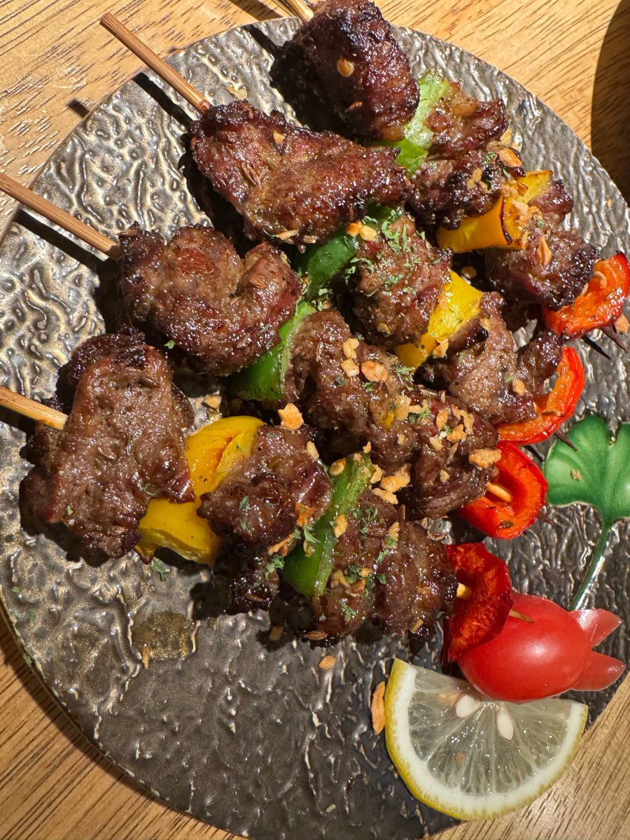 Tarek47007803's tweet image. Swap junk for joy!  Grilled chicken + roasted veggies + quinoa bowl. 300kcal, 25g protein, 100% fuel for your goals. Prep in 15 mins—eat clean, feel lean! #FatLossMeals #EasyRecipes