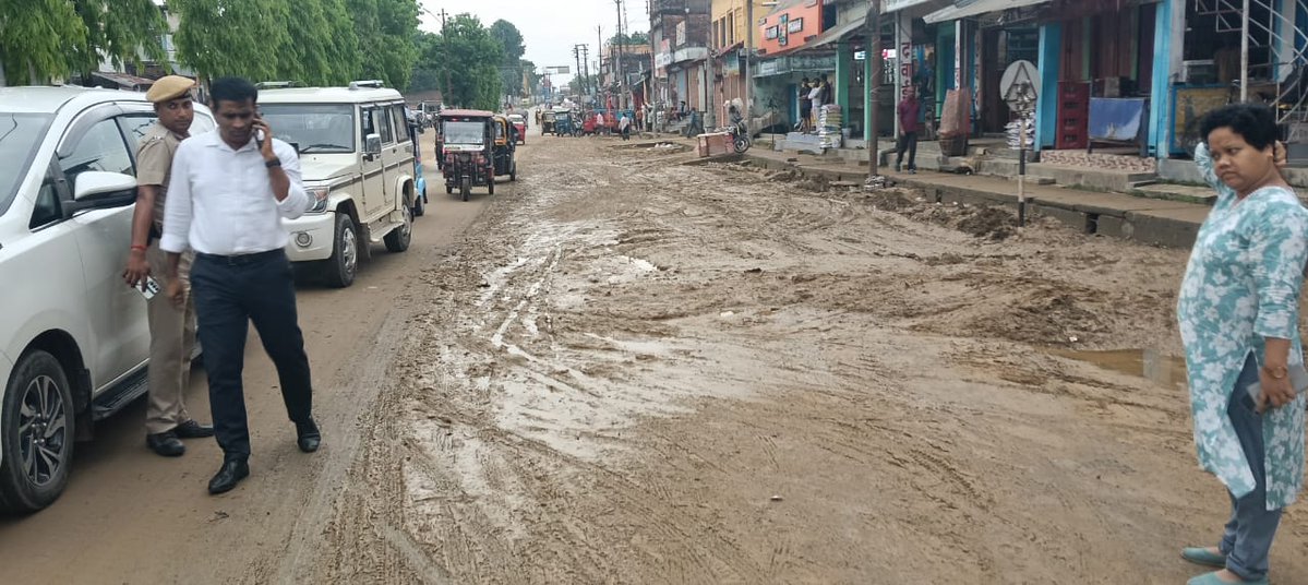 DM_Dhalai's tweet image. Visited Ambassa and surrounding areas along with the SDM, Ambassa and other officials to assess the damage caused by the recent rains.
#Ambassa #Tripura #RainDamage #FieldVisit #DisasterResponse #OnGround #PublicService #ReliefWork #Administration #CommunitySupport