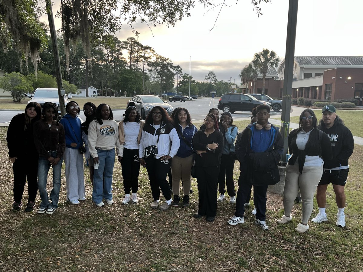 MaryRyan_LCSS's tweet photo. Senior Sunrise and Prayer—proud of these seniors who came to school at 6:30 am for prayer over their graduating class on the next chapter of life that they are beginning @BradwellTigers @LibertyCoSchool https://t.co/nTx59ohgVk