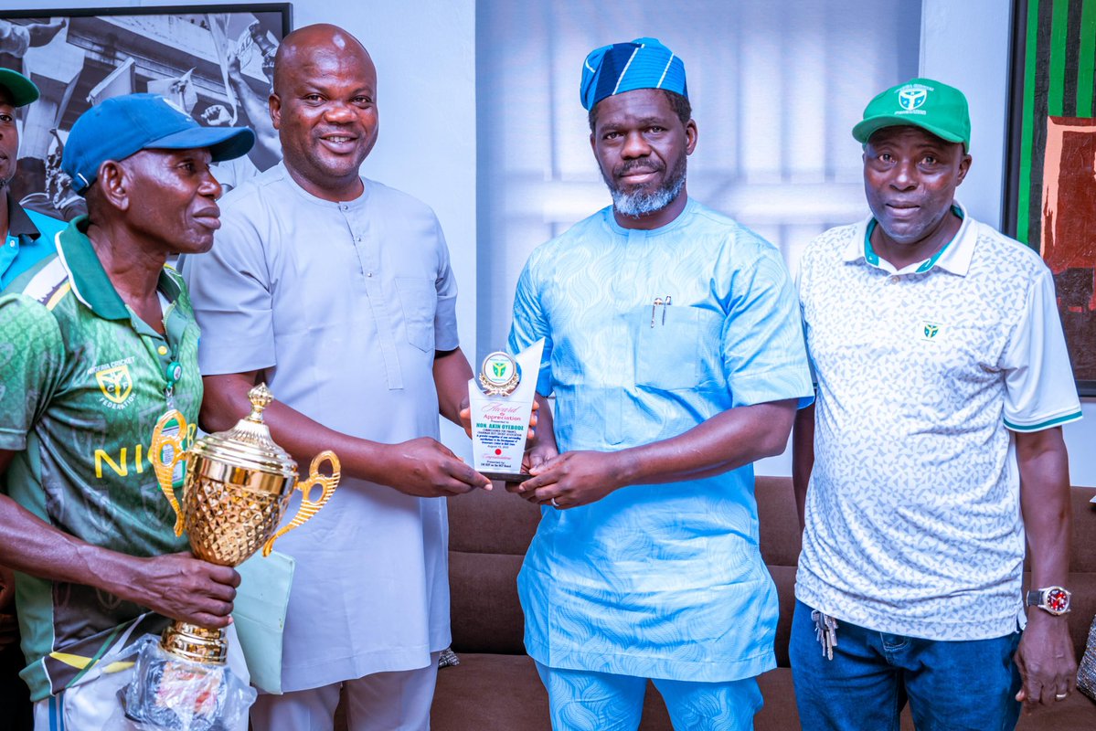 Akin Oyebode tweet media