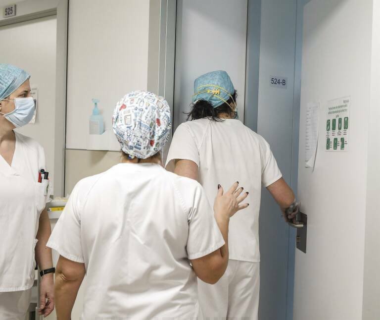 🇪🇸 | Un vecino de Valencia esperó cerca de un año y medio para ser atendido por un urólogo, a pesar de sufrir dolores persistentes en la próstata. Cuando finalmente fue explorado, se le diagnosticó un cáncer en estado avanzado, que obligó a iniciar radioterapia y castración