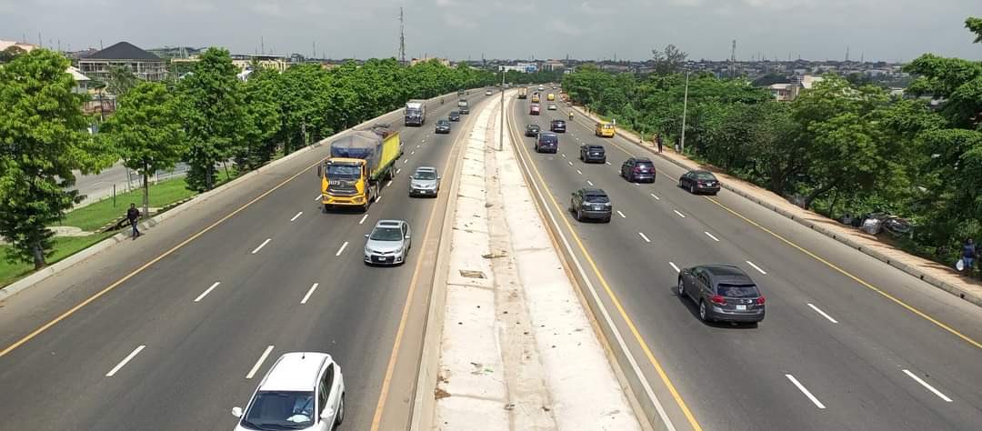 Lagos-Ibadan Express way.
Abandoned by PDP for 16 years.
Built by APC