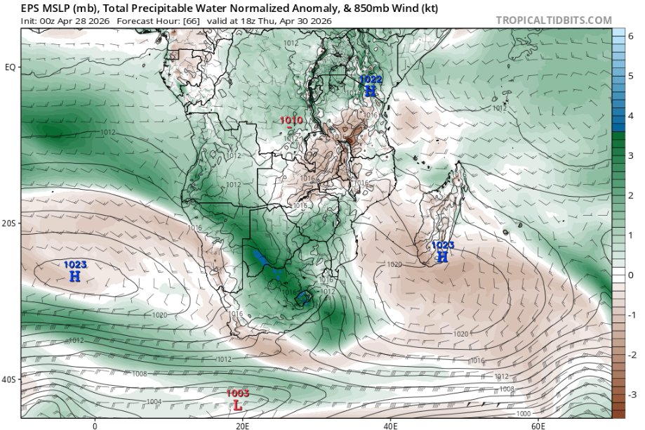 jnmet's tweet image. A strong shortwave trough and elevated PWATs (Precipitable Water) anomalies will result in areas of heavy rain &amp;amp; the risk of flash flooding in southwest #Botswana, central #SouthAfrica &amp;amp; #Lesotho late Wednesday and Thursday.