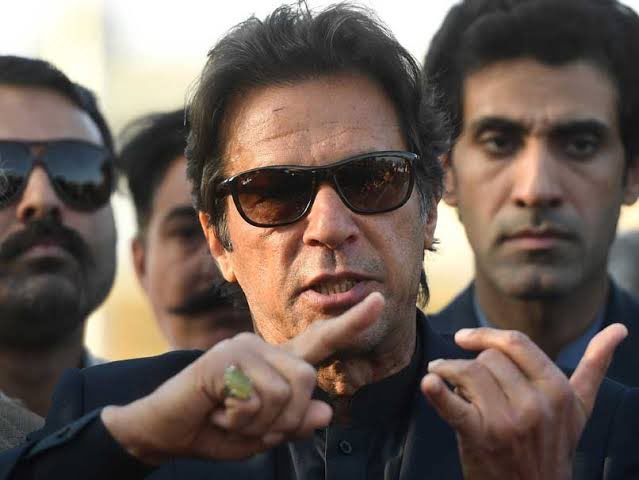 ownspeaks's tweet image. عمران خان 23/07/2027 @ImranKhanPTI 
8 فروری کو عوام نے بغیر نشان کے جس طرح تحریک انصاف پر اعتماد کر کے آپ لوگوں کو ووٹ دئیے اس کے بعد سب کا فرض بنتا ہے کہ عوام کی آواز بنیں۔
#ImranKhanForPakistan