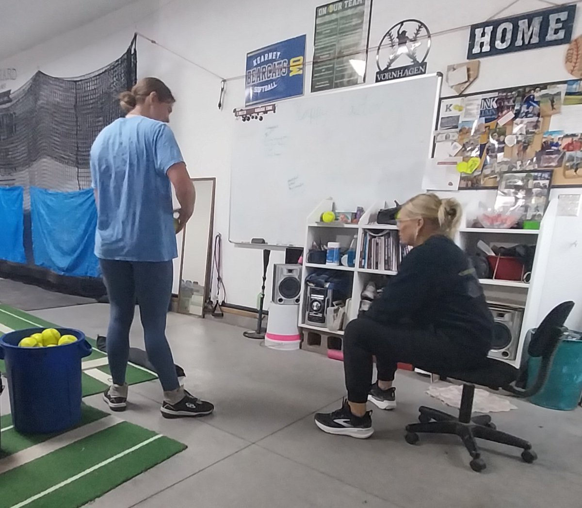 SurlyGinger75's tweet image. Sometimes it takes your catcher and your coach to help you reset and refocus when you struggle.
Lucky for @AshleyRGreen59 she has @SadieKovarik and @MrsVornhagen ❤️

#tinchermade 
#teamworkmakesthedreamwork
#classof2029