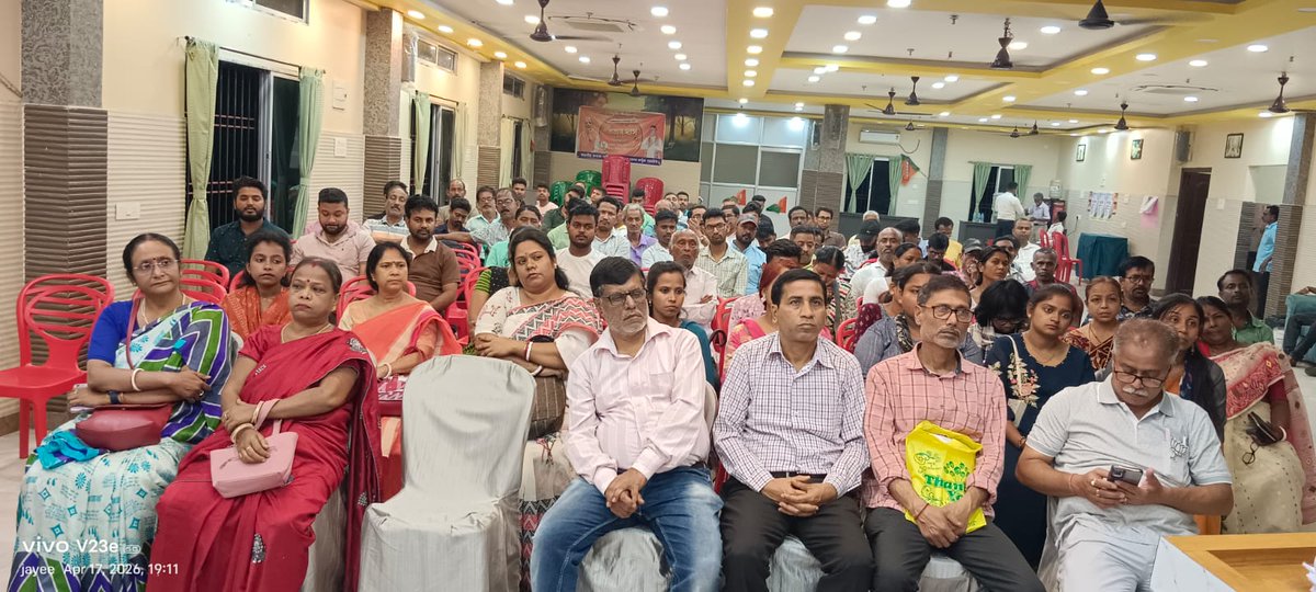 GouravPaulBJP's tweet image. Let upload...
"২৬-এর নির্বাচন তৃণমূলের বিসর্জন"
আগামী বিধানসভা ভোটকে কেন্দ্র করে ১৮ই এপ্রিল সন্ধ্যায় ভারতীয় জনতা পার্টি আলিপুরদুয়ার শহর মন্ডলের "বিশেষ সাংগঠনিক বৈঠক" করা হয়েছে...

#follower 
#highlight