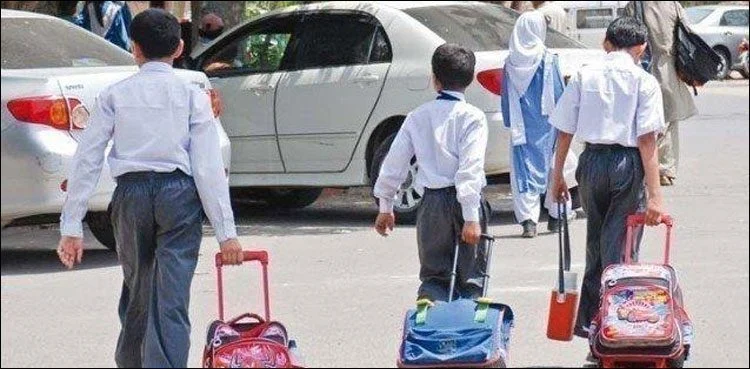 reenukaur33k's tweet image. Govt is considering reducing summer holidays by 15–20 days to recover academic losses and increase teaching days from 180 to around 190 per year. #Schools #Pakistan #EducationReform