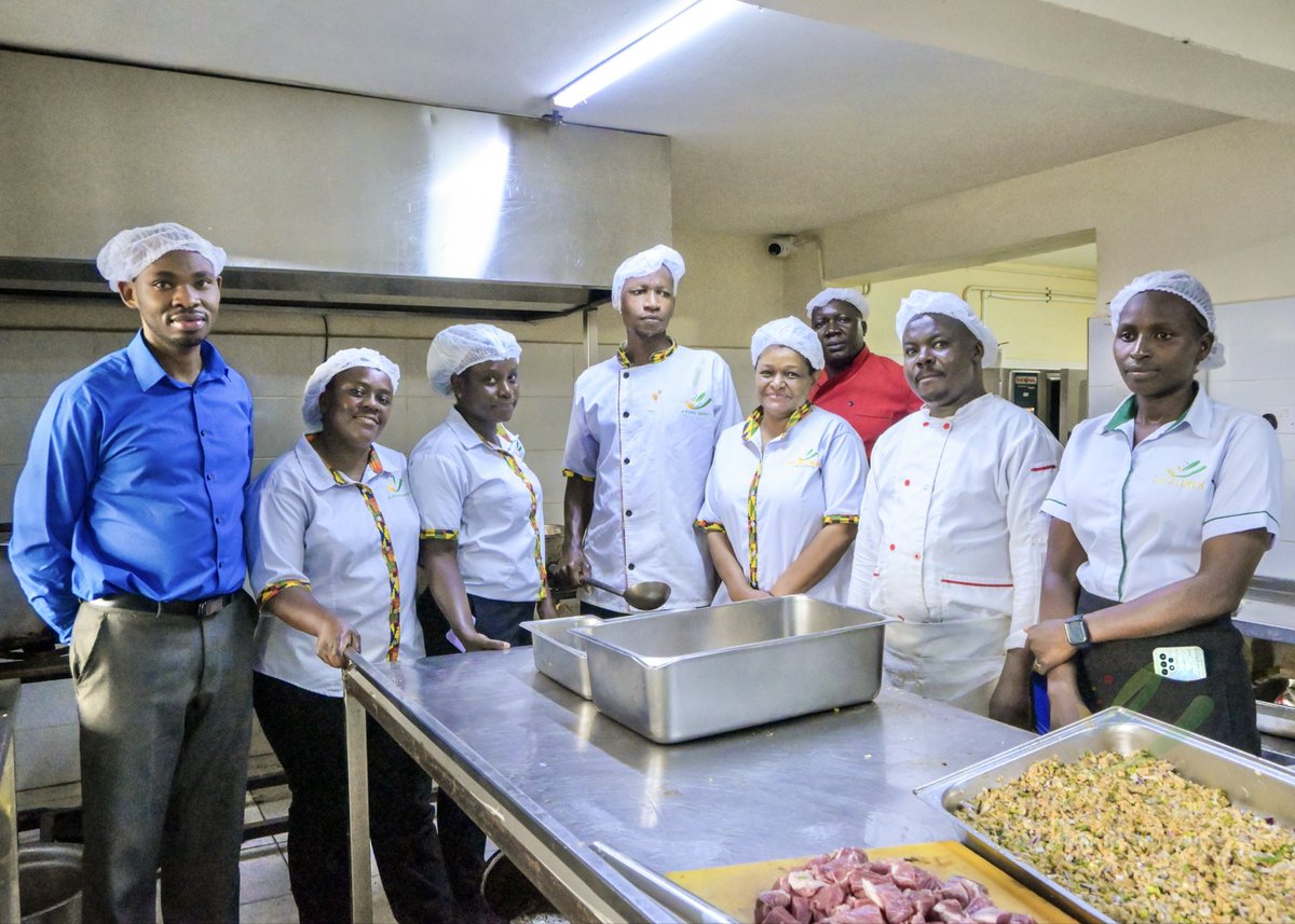 Theblunchgroup's tweet image. Meet the professionals driving our catering excellence — from preparation to presentation, every detail is handled with care to ensure your event stands out.

📩 Book your next event with us today. #theblunchhospitality #catering