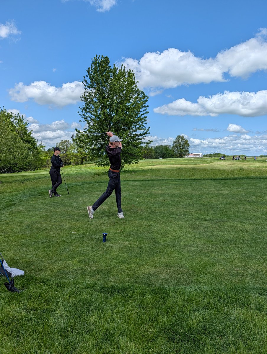 k_janssen's tweet photo. Tough conditions at Excelsior Springs.  The Pirates battled to finish in 6th place (325) in a difficult field.  Brayden Renno 78 (9th), Braden Hendee 80 (20th), Bryson Hevalow 83 (36th), Jack Dillingham 84 (41st), and Nick Cangelosi 85 (47th) @PCGOLFTEAM @PCHSAthletics1 https://t.co/nQROJafXWh