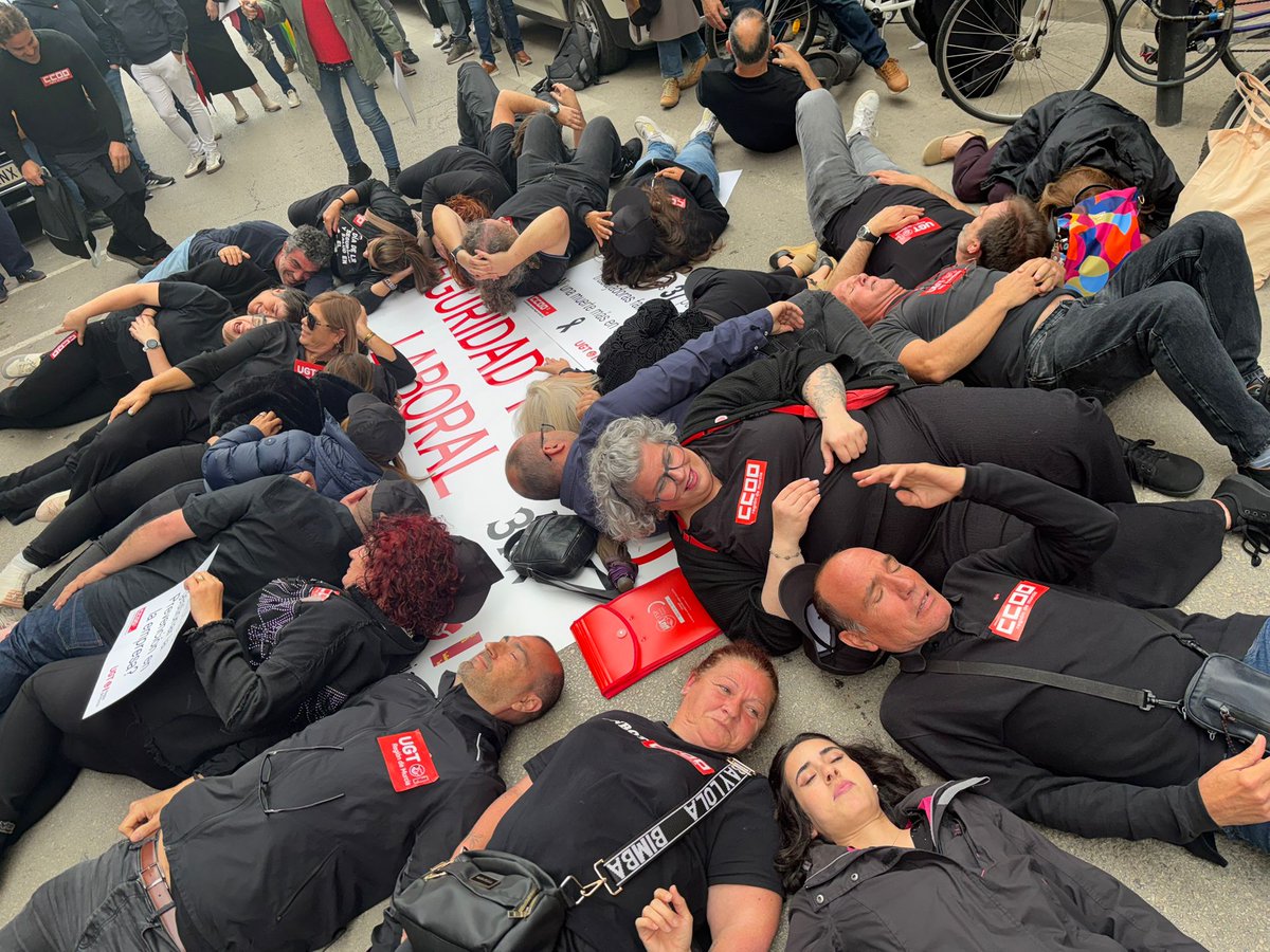 ccoocarlog's tweet photo. #CCOO @CCOORM
⛑️Que el trabajo no te cueste la vida. 28 de abril 
Día de la Seguridad y Salud #SaludLaboral
La salud laboral es un derecho, no un privilegio. 
Hoy y siempre: ¡Trabajar sí, enfermar no! 
@SaludLab_CCOO #28Abril #TrabajarSiEnfermarNo #CCOOCarretera #LogísticaSegura https://t.co/y7DcfGGsU8