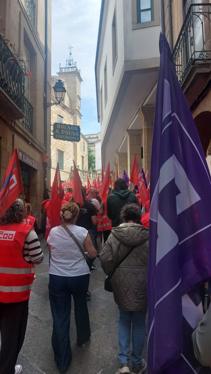 ccoogalicia's tweet image. 👉 Antes de marcha celebrouse unha ateigada asemblea para que desde os distintos sectores se explicase a situación, cunha diagnose compartida: falta de prevención, sobrecarga de traballo, mutuas que lavan as mans, colapso na sanidade pública.

#TraballarSIEnfermarNON