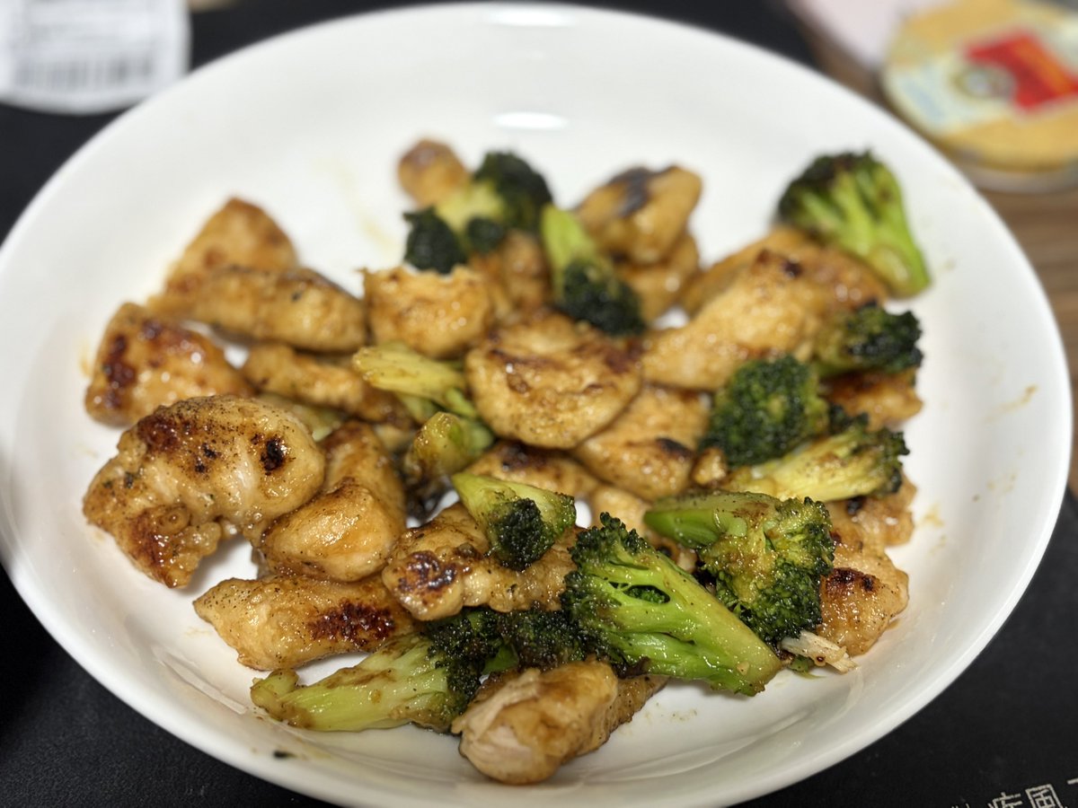 鶏胸肉とブロッコリーのガリバタ作った