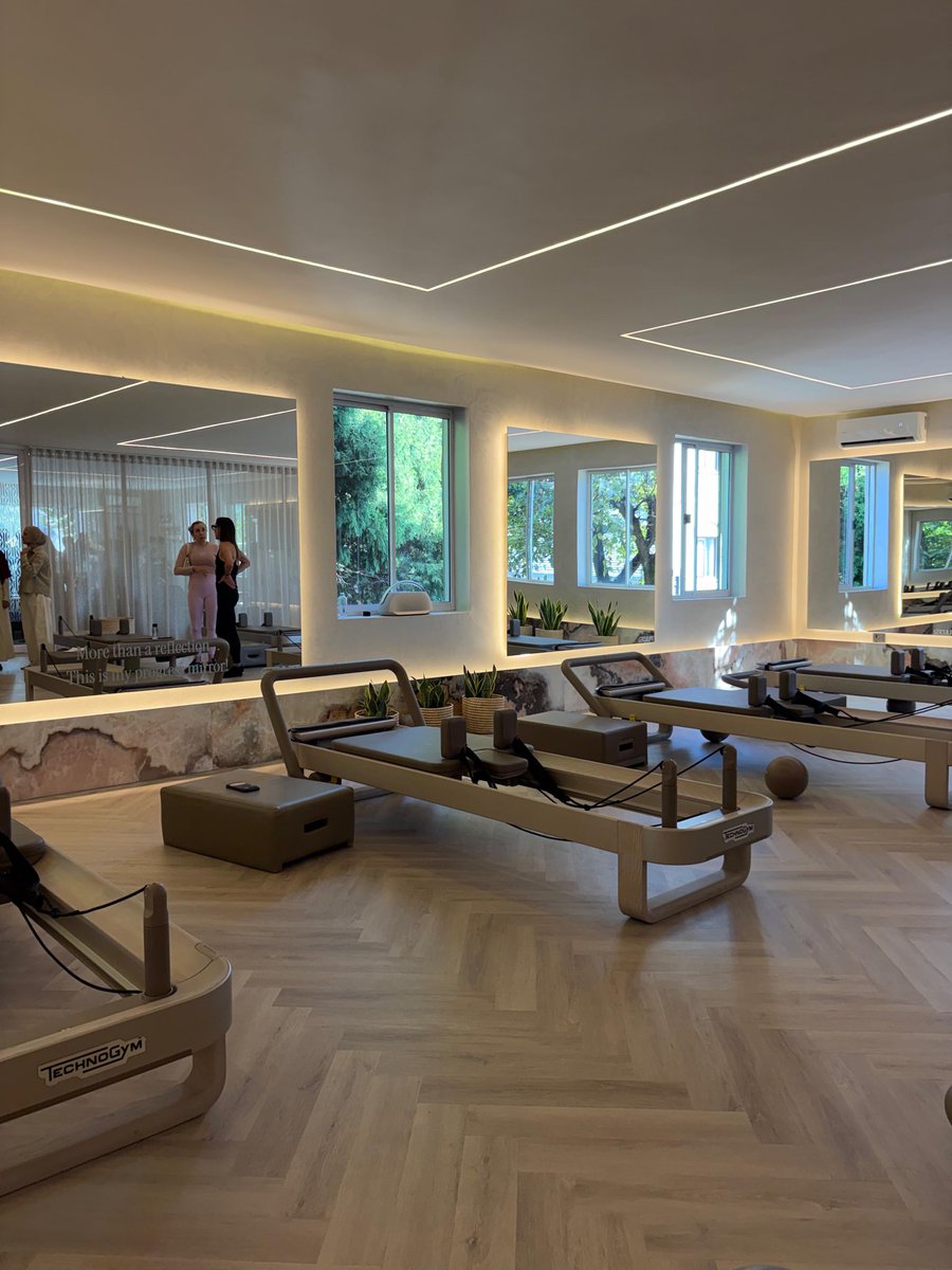 CarpetandDecor's tweet image. Herringbone Vinyl Planks LVT glue down installation. 
Perfect for Pilates flooring.
Installed for premium gym
Product: Floor Trendz Herringbone
#herringbone #sculptgym #floortrendz #gymfloors #floors