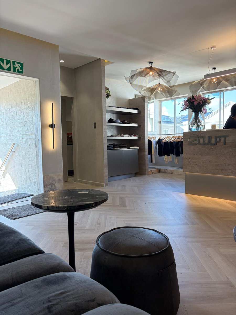 CarpetandDecor's tweet image. Herringbone Vinyl Planks LVT glue down installation. 
Perfect for Pilates flooring.
Installed for premium gym
Product: Floor Trendz Herringbone
#herringbone #sculptgym #floortrendz #gymfloors #floors