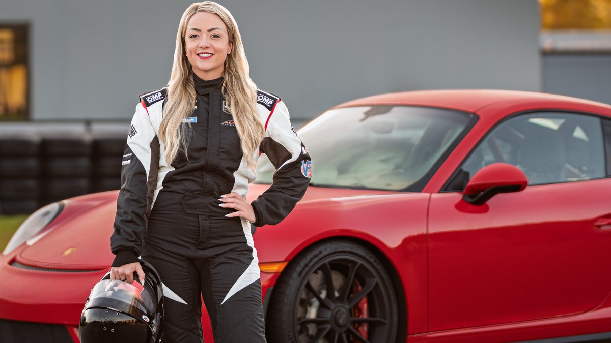 BillCiminelli's tweet image. Recently I attended the @KelbyOne 2026 VIP Summit in Safety Harbor, Fl.  The first event was very early Saturday morning at The Motor Enclave in Tampa. The second photoshoot of the morning was an environmental portrait session in natural light with models.
#porsche #gt3rs #SR3