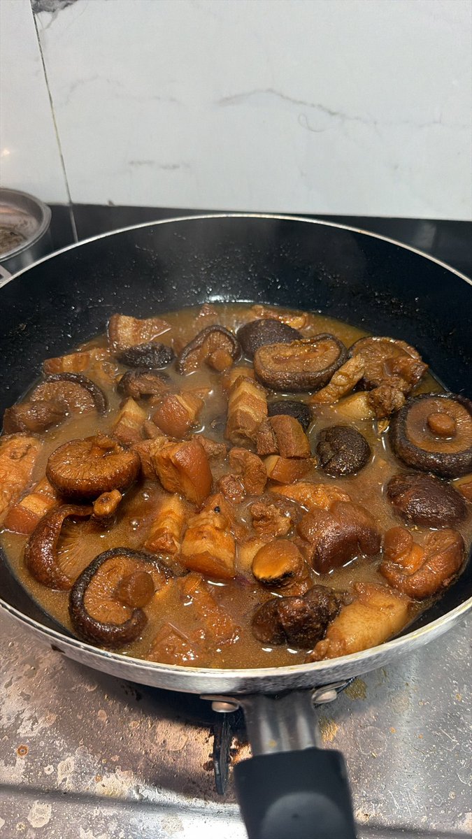 Awqohol's tweet photo. Memasak babi kecap n sayur asin, jgn lupa beli sate babi di pasar lama, endul🫰🫰 https://t.co/H05zynVxac