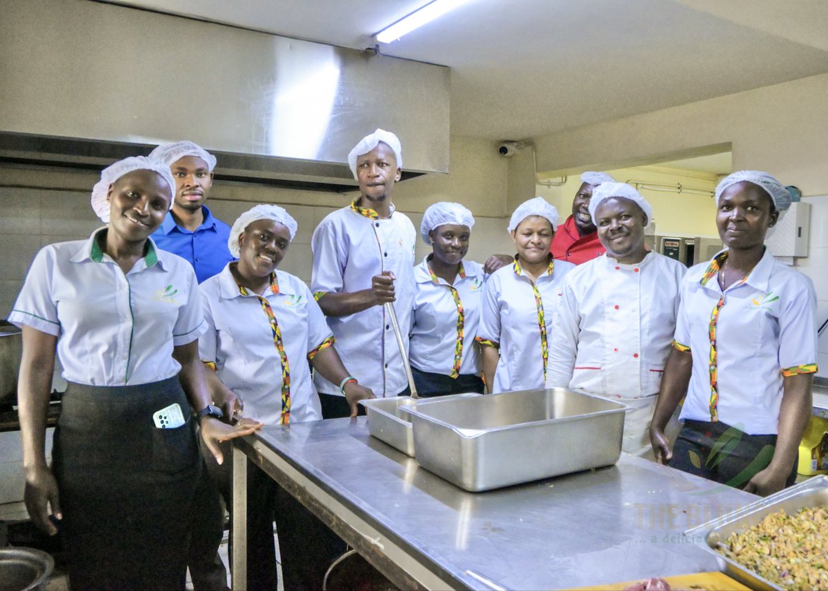 Theblunchgroup's tweet image. Meet the professionals driving our catering excellence — from preparation to presentation, every detail is handled with care to ensure your event stands out.

📩 Book your next event with us today. #theblunchhospitality #catering