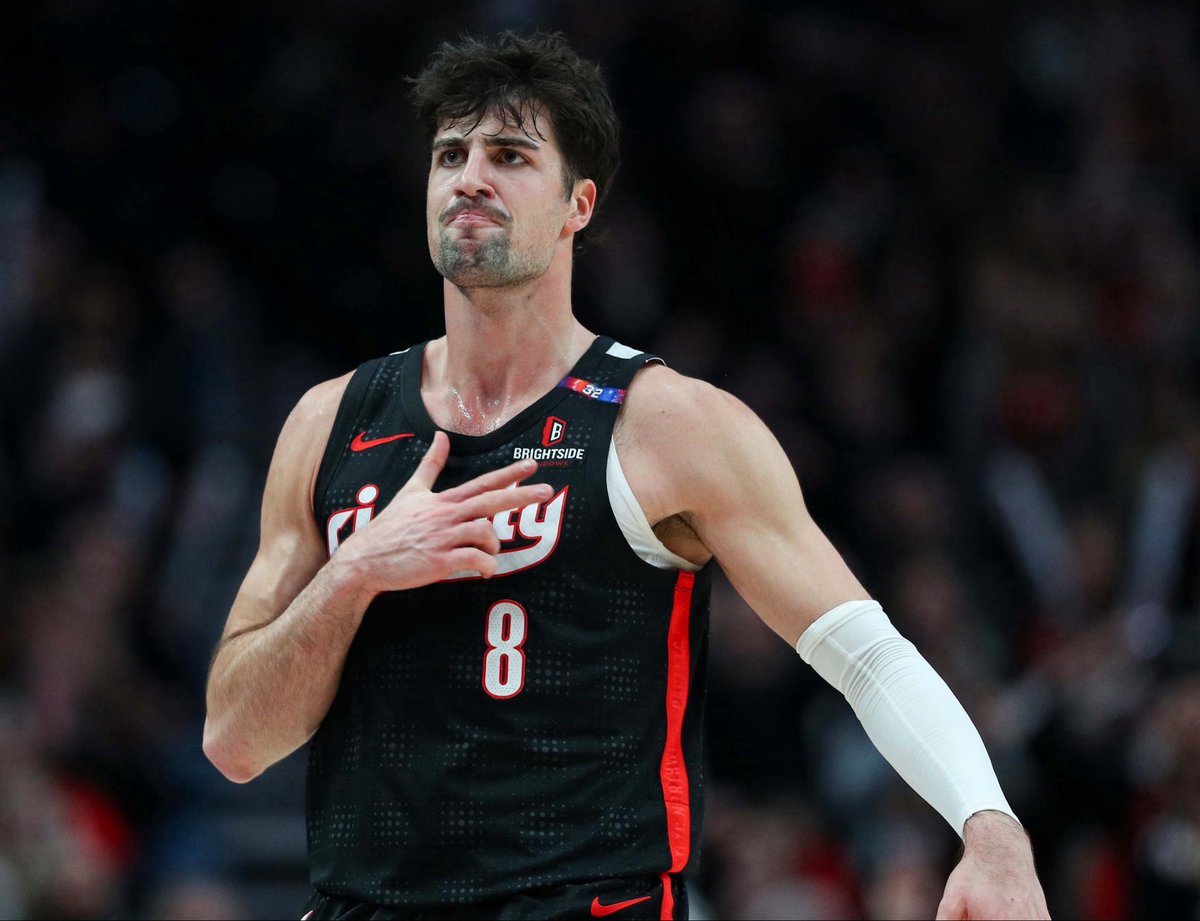 SknurtBetting's tweet image. 🗓️ 28/04 - #NBA Playoffs Pick #3 :

🎯 Deni Avdija +22,5 points @ 1,82 | 1,25%

Cut passé 31/35 cette saison lorsqu’il joue 35+ minutes (28,4 pts/m). Elimination-game oblige, il est projeté à 38+ avec un gros volume de tirs.

👉 RT♻️ si tu suis &amp;amp; ❤️ si tu soutiens ! GL 🍀