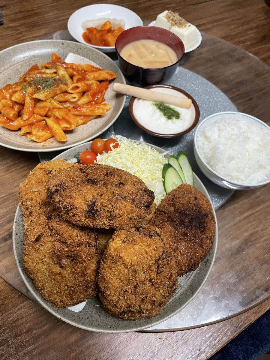 メンチカツ定食
メンチは、ハンバーグの２倍
面倒くさいけど１.５倍美味い🤎
#茶色は正義