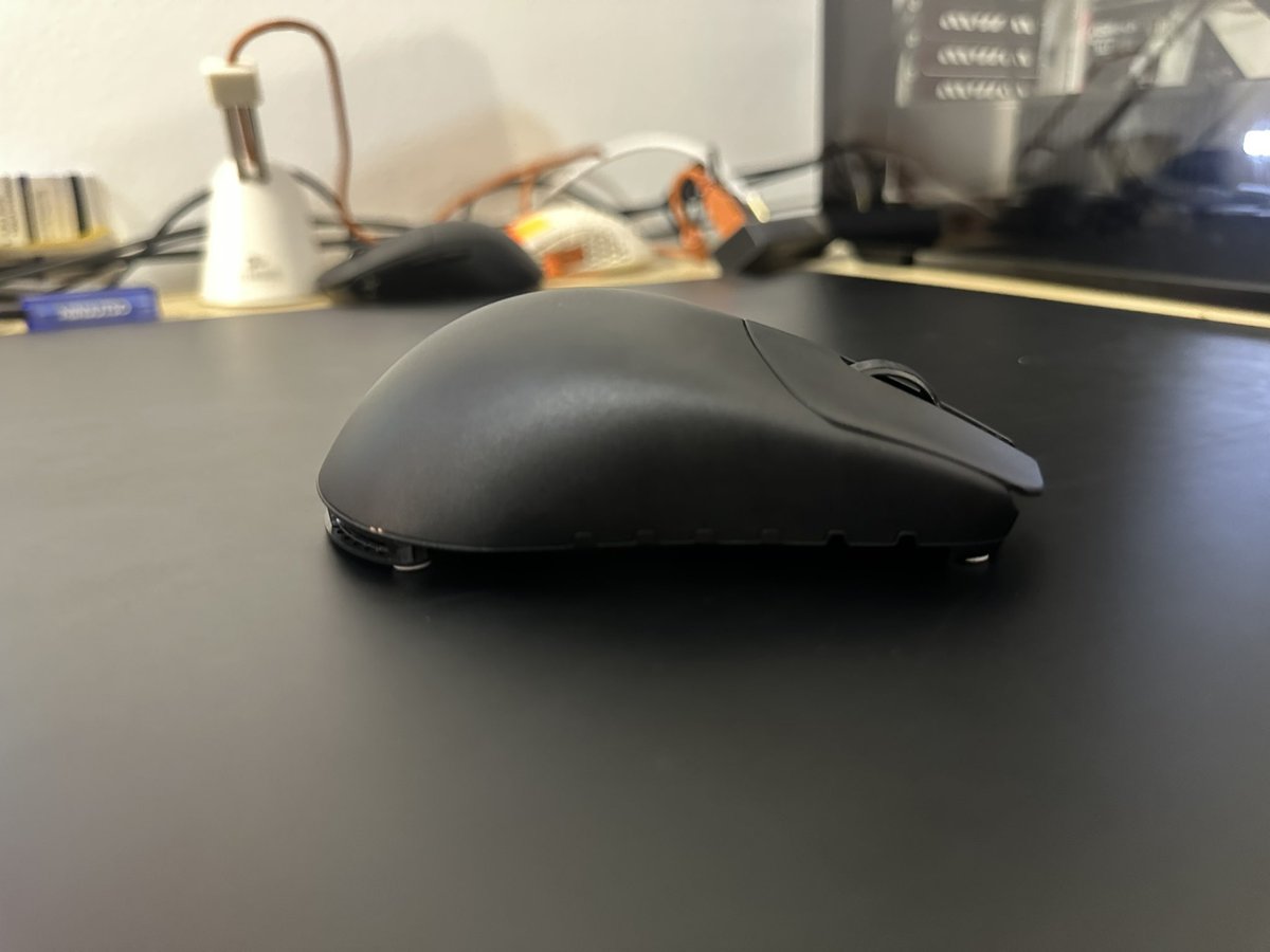 Desktop tweet media