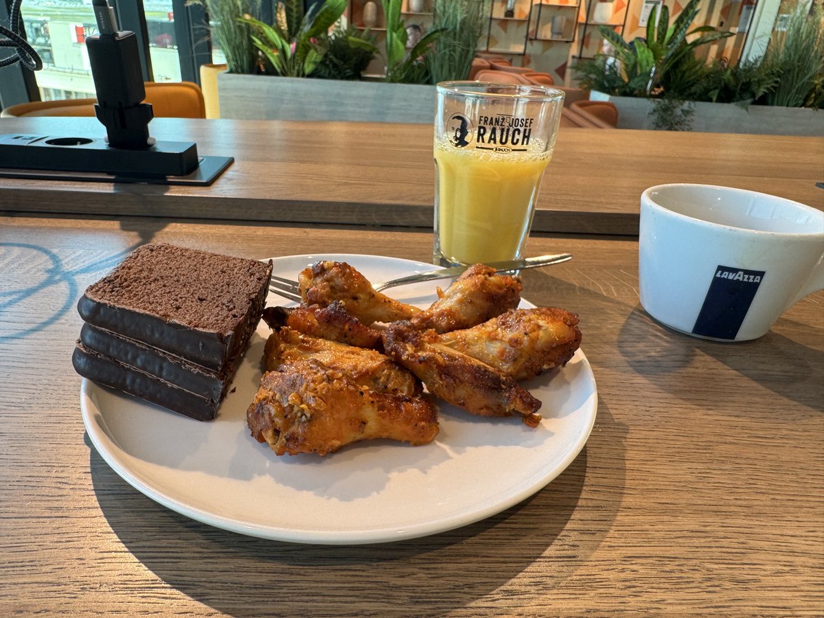 NAZ_v_'s tweet photo. プライオリティパスのおかげで餓死せずに済んだわ https://t.co/HSZDjyKrjt